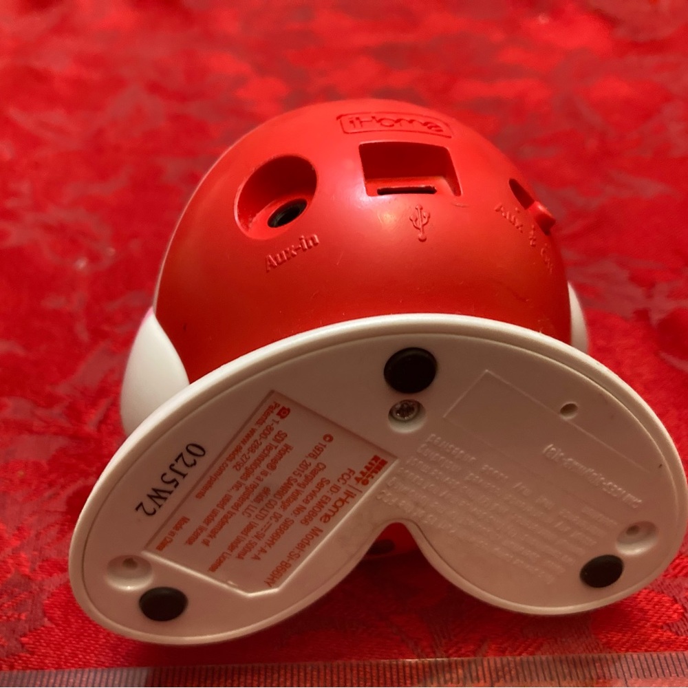 Hello Kitty iHome Rechargable Bluetooth Speaker with charging cable. - Picture 7 of 10